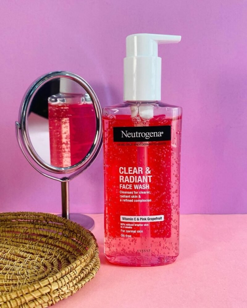 Neutrogena Clear & Radiant Face Wash With Vitamin C + 0.5% Salicylic Acid 200ml