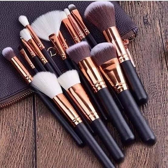 Zoeva 15-Piece Makeup Brush Set With Pouch